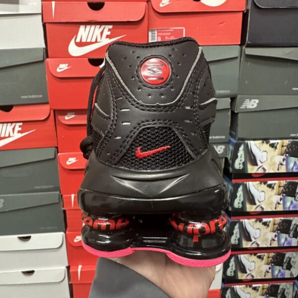 Nike Shox R2 x Supreme 