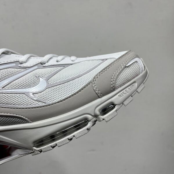 Nike Shox R2 x Supreme 