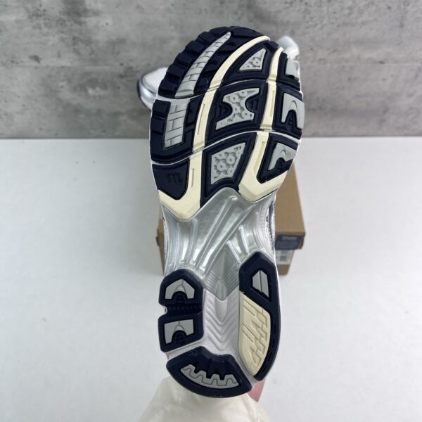 Asics Gel-Kayano 14 