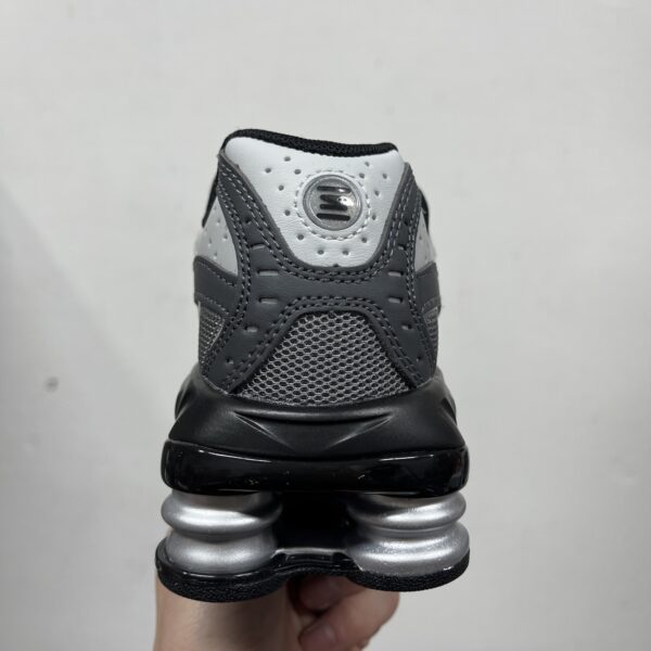 Nike Shox R2 