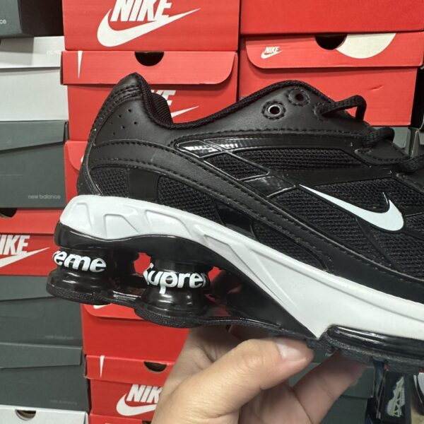 Nike Shox R2 x Supreme 