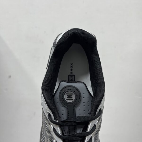 Nike Shox R2 