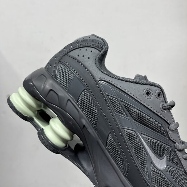 Nike Shox R2 