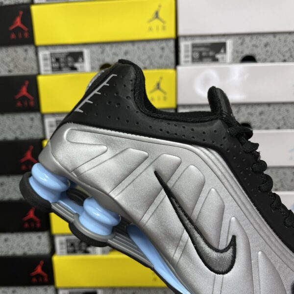 Nike Shox R4 