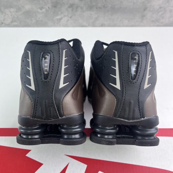 Nike Shox R4 