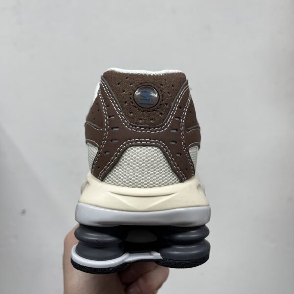 Nike Shox R2 