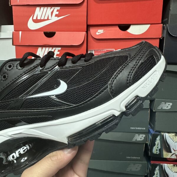 Nike Shox R2 x Supreme 