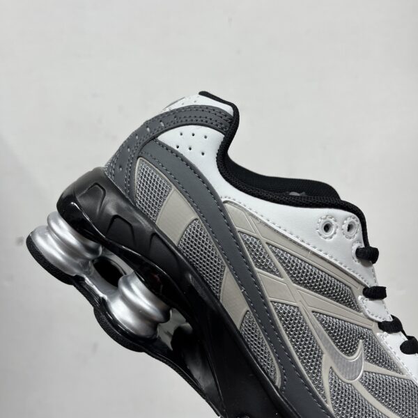 Nike Shox R2 