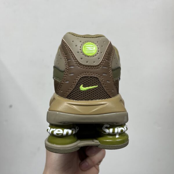 Nike Shox R2 x Supreme 