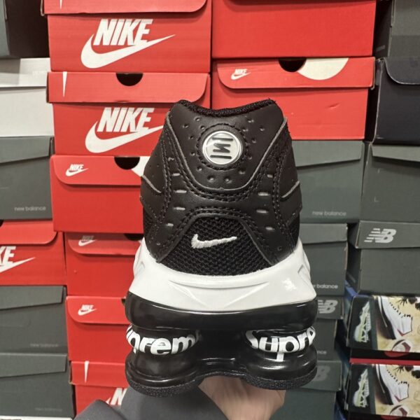 Nike Shox R2 x Supreme 
