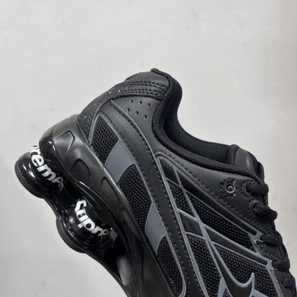Nike Shox R2 x Supreme 